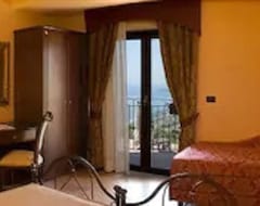 Khách sạn Agostiniana Hotel (Forza d'Agro, Ý)