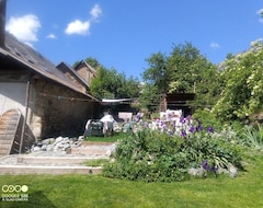 Casa rural 35 Beds Across Three Gites With Shared Garden. (Valbonnais, Pháp)