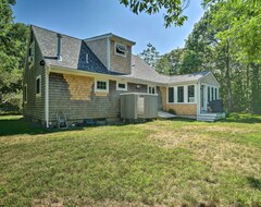 Hele huset/lejligheden Remodeled East Falmouth Home - Close To Beaches! (Sandwich, USA)