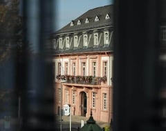 Khách sạn Zur Krone Leimen (Leimen, Đức)