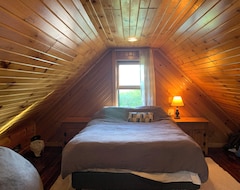 Hele huset/lejligheden Private Cozy Waterfront Cabin. Remote, Yet Close To The City. Pet Friendly! (Hubertus, USA)