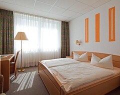 Khách sạn Hotel Trebeltal (Demmin, Đức)