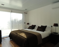 Toàn bộ căn nhà/căn hộ Stunning 3 bedroom en-suite house in farm with pool (Estói, Bồ Đào Nha)