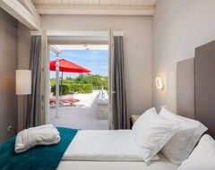 Toàn bộ căn nhà/căn hộ Design Villa Sole With 48m² Heated Pool, Game Room, Fitness & Spa House (Bibici, Croatia)