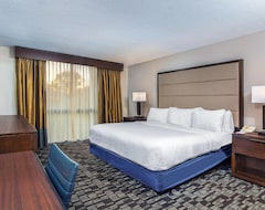 Khách sạn Embassy Suites by Hilton Nashville Airport (Nashville, Hoa Kỳ)