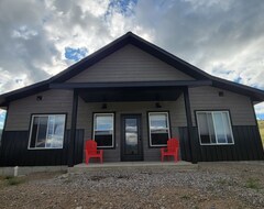 Toàn bộ căn nhà/căn hộ Beautiful Brand New House With Amazing Shining Mountain Views. (Ennis, Hoa Kỳ)