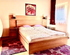 Koko talo/asunto Apartment With Air-Conditioner For 2 Or 2+1 People, Balaton 150M, Free Wifi (Siófok, Unkari)