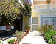 Koko talo/asunto Unique Seaside Home With Garden (Xylokastron, Kreikka)