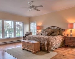 Entire House / Apartment Luxury Living In Horse Country - (Mill Spring, USA)