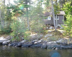 Entire House / Apartment Wilderness Modern Lake Cabin (Crane Lake, USA)