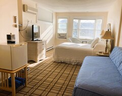 Hotel By The Sea Guests Bed & Breakfast And Suites (Dennis Port, USA)