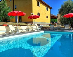 Hotel Villa In Rufina With 8 Bedrooms Sleeps 16 (Rufina, Italia)