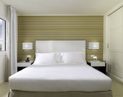 Hotel H10 White Suites (Playa Blanca, Spain)