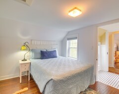 Casa/apartamento entero Rockland Home With Deck 5 Mins To Historic Downtown! (Rockland, EE. UU.)