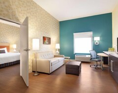 2 Connecting Suites With 3 Beds And 2 Sofabeds At A Full Service Hotel By Suiteness (El Paso, Sjedinjene Američke Države)