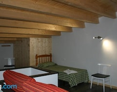 Entire House / Apartment Amistad Y Convivencia 2 (Baraona, Spain)