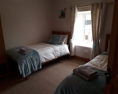 Cijela kuća/apartman Idyllic Country Farmhouse Sleeps 6/8 Guests - Free Wifi (Bansha, Irska)