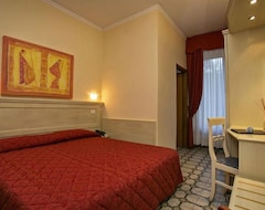 Hotel Lo Squalo (Grottammare, Italy)