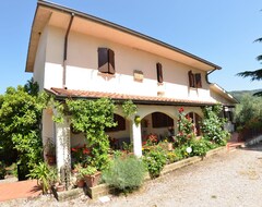 Toàn bộ căn nhà/căn hộ Vacation Home In Nievole With 2 Bedrooms Sleeps 4 (Pieve a Nievole, Ý)