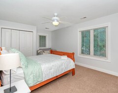 Casa/apartamento entero Dog-Friendly, North End Oceanside, Walk Thru Canopy Of Trees To Beach! (Virginia Beach, EE. UU.)