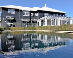 Black Swan Lakeside Boutique Hotel & Spa (Rotorua, New Zealand)