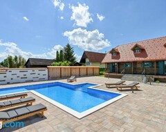 Toàn bộ căn nhà/căn hộ Beautiful Home In Lestakovec With Outdoor Swimming Pool, Sauna And 4 Bedrooms (Jalžabet, Croatia)