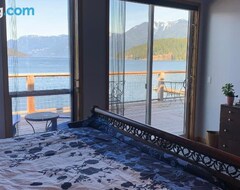 Bed & Breakfast Earls Cove Orca View Captains Quarters (Egmont, Canadá)