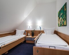 Double Room Wheelchair Accessible - Euvea Freizeit- Und Tagungshotel Ggmbh (Neuerburg, Njemačka)