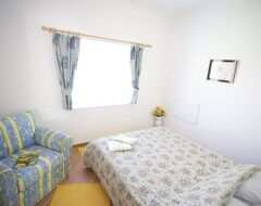 Cijela kuća/apartman 2 bedroom house with garden and secluded BBQ area, free Internet, beaches (Budens, Portugal)