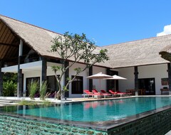 Toàn bộ căn nhà/căn hộ Beachfront Luxury Villa In The Unspoiled & Authentic North Bali (Tasikmalaya, Indonesia)