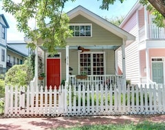 Cijela kuća/apartman Park Avenue Garden Cottage - 2 Blocks To Forsyth (Savannah, Sjedinjene Američke Države)