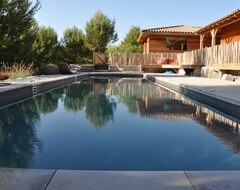 Toàn bộ căn nhà/căn hộ Contemporary Wooden Villa Garden Swimming Pool Terrace Nearby. Aix En Provence (Lambesc, Pháp)