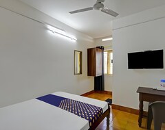 Khách sạn Spot On Vinayaka Tourist Home (Kozhikode, Ấn Độ)