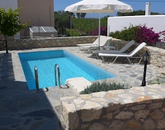 Casa/apartamento entero Stylish Detached Villa, Private Pool, Roof Terrace, Sea View, Coast Nw (Loutro, Grecia)