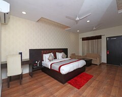 Khách sạn OYO 8620 Sparsh Hotels and Resorts (Bareilly, Ấn Độ)