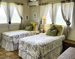Cijela kuća/apartman Lovely 2 Bedroom Cottage Near Brenneckes Beach! Best Location In Poipu! (Koloa, Sjedinjene Američke Države)