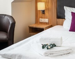 Hotelli Classicx Landhaus & Hotel - Bed & Breakfast (Gensingen, Saksa)