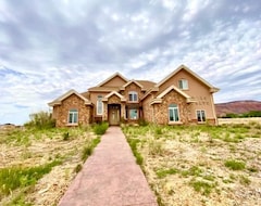 Koko talo/asunto Up To 12 Guests In Kanabs 2nd Largest Home! 5 Bedrooms 5.5 Baths, Country, View (Kanab, Amerikan Yhdysvallat)