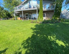 Hele huset/lejligheden Huron Waterfront Cottage 6 Bedrooms 2/baths With Hot Tub And Any Pets Maximum 2. (Kinloss, Canada)