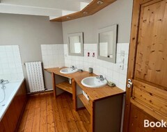 Cijela kuća/apartman Chambres de charme avec jardin et piscine (Coulonges-sur-l'Autize, Francuska)