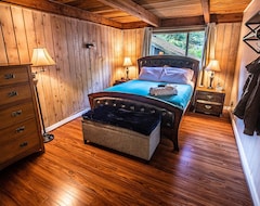 Toàn bộ căn nhà/căn hộ Cascade River Cabin + Hot Tub, Firepit (Newhalem, Hoa Kỳ)