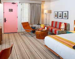 Texican Court, by Valencia Hotel Collection (Irving, USA)