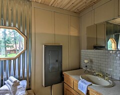 Koko talo/asunto New! Off-the-grid Cabin Retreat By Lake Koocanusa! (Rexford, Amerikan Yhdysvallat)