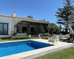 Casa/apartamento entero Impresionante villa bungaló completamente renovada con altos estándares, piscina privada (Benahavis, España)