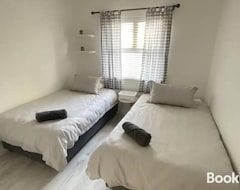 Entire House / Apartment Palm Self Catering - House In Walvis Bay (Walvis Bay, Namibia)