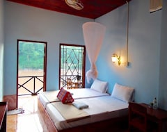 Khách sạn Nam Ou River Lodge (Muang Ngoy, Lào)