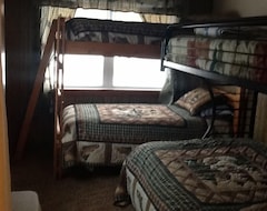 Entire House / Apartment 3 Bedroom, Cozy Cottage Near Seney Wildlife Refuge (Seney, USA)