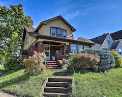 Toàn bộ căn nhà/căn hộ New! Cleveland Area Home W/ Deck < 10 Mi To Dtwn! (Garfield Heights, Hoa Kỳ)