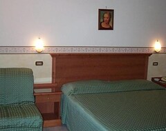 Khách sạn Hotel Lento (Melito di Napoli, Ý)