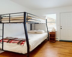 Cijela kuća/apartman Exquisite Lodge With Game Room, Sauna, Firepit, & Washer/dryer (Hancock, Sjedinjene Američke Države)